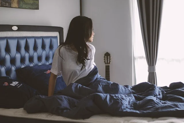 아파트 복도 벽면 액자 와이어 레일 나사산 마모 시 토글 앵커 활용 재고정 규칙 완벽 정리